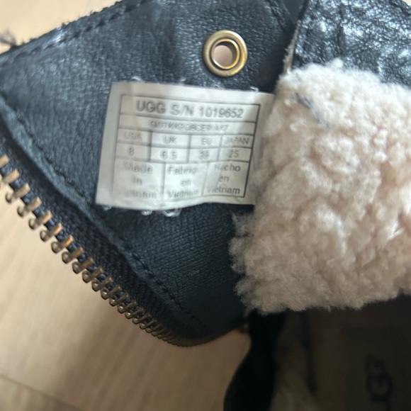 Ugg Combat Boots - Picture 5 of 8